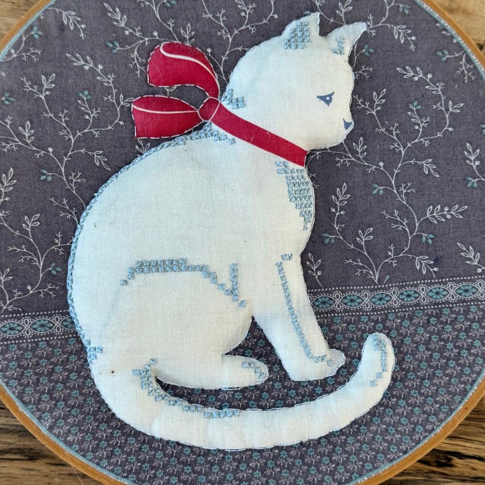 Vintage Cranston VIP Simple Treasures White Cat Applique Embroidery Hoop 10.5” - Picture 2 of 6